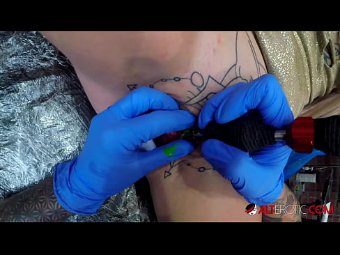 ❤️ Sully Savage, une chaudasse extrêmement tatouée, s'est fait tatouer le clitoris. ❤❌ Porno beau at porn fr.bsglass.ru ❤